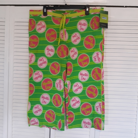 briefly stated Pants - Official Mountain Dew vtg capri pants NWT XL *C7